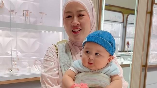 5 Potret Baby Udon, Anak Fanny Kondoh yang Namanya Jadi Judul Filmnya