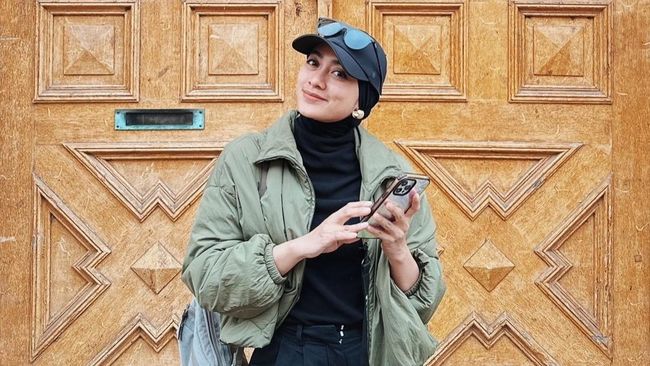 Ayudia Bing Slamet Bagikan Rahasia Tampil Stylish Tanpa Ribet dengan Hijab